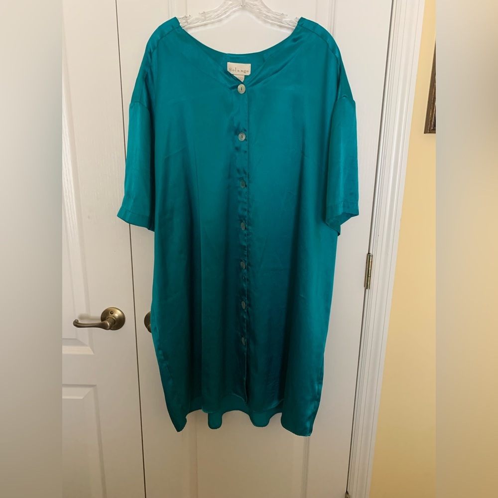 Woman’s Plus Sleep Shirt 22/24. Silky material. Color teal green.
